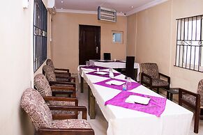 Maxton Suites Magodo