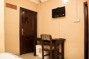 Maxton Suites Magodo