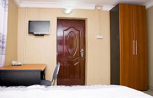 Maxton Suites Magodo