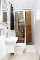 Kings Celia Hotel & Suites