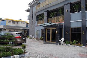 Kings Celia Hotel & Suites