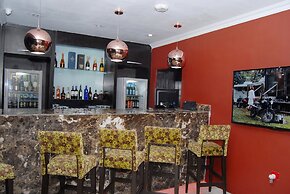 Kings Celia Hotel & Suites