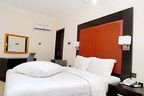 Kings Celia Hotel & Suites