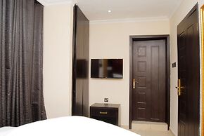 Kings Celia Hotel & Suites