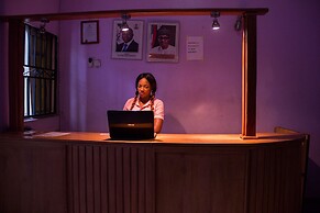 De Web Hotel & Lodge