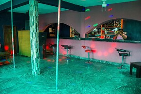 De Web Hotel & Lodge