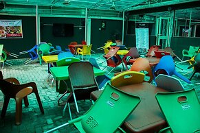 De Web Hotel & Lodge