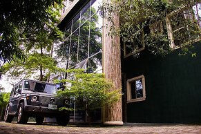 De Web Hotel & Lodge