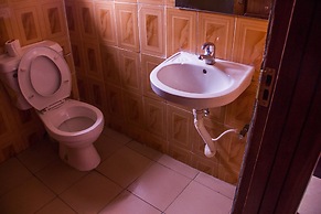 De Web Hotel & Lodge