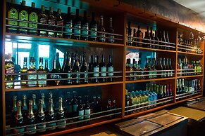 De Web Hotel & Lodge