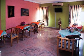 Alfoscar Hotel & Suites