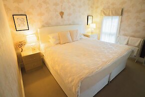 Maison Dieu Guest House