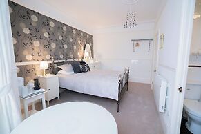 Maison Dieu Guest House