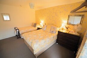 Maison Dieu Guest House