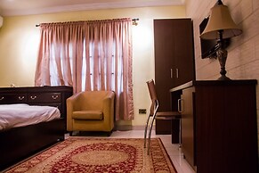 Tivoli Residence & Bar