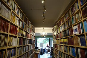 CaoJi Book inn Hostel