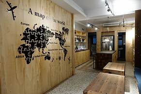 CaoJi Book inn Hostel