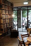 CaoJi Book inn Hostel