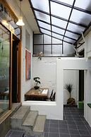 CaoJi Book inn Hostel