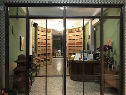 CaoJi Book inn Hostel