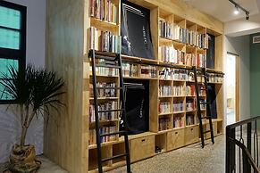 CaoJi Book inn Hostel