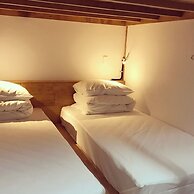 CaoJi Book inn Hostel