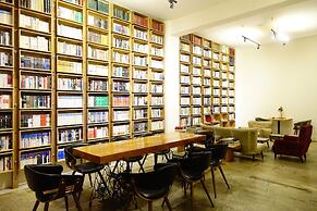 CaoJi Book inn Hostel