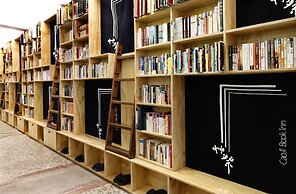 CaoJi Book inn Hostel