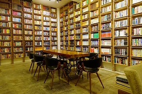 CaoJi Book inn Hostel