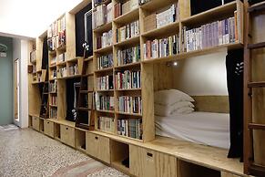 CaoJi Book inn Hostel