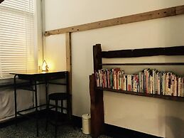 CaoJi Book inn Hostel