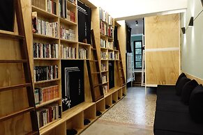 CaoJi Book inn Hostel