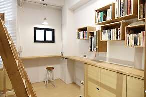 CaoJi Book inn Hostel