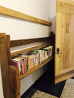 CaoJi Book inn Hostel