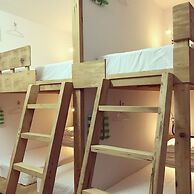 CaoJi Book inn Hostel