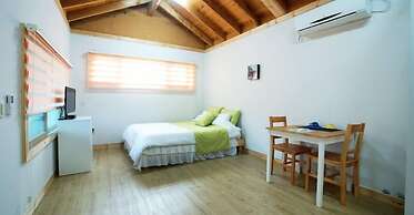 Gotjawal Geomun Oreum Pension