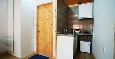 Gotjawal Geomun Oreum Pension