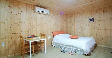 Gotjawal Geomun Oreum Pension