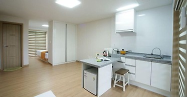 Gotjawal Geomun Oreum Pension