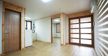 Gotjawal Geomun Oreum Pension