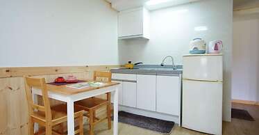 Gotjawal Geomun Oreum Pension