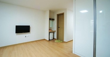 Gotjawal Geomun Oreum Pension