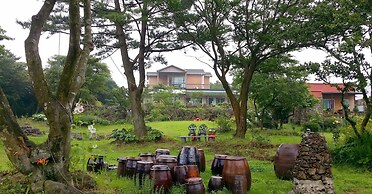 Gotjawal Geomun Oreum Pension