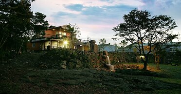 Gotjawal Geomun Oreum Pension