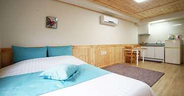 Gotjawal Geomun Oreum Pension