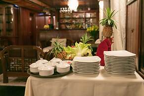 Garden Bay Legend Cruise