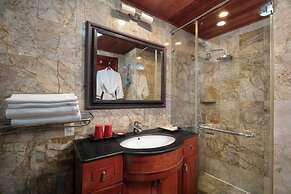 Garden Bay Legend Cruise