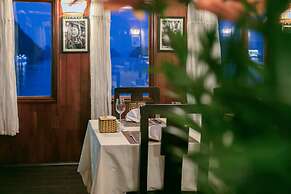 Garden Bay Legend Cruise