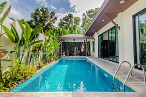Tropical Pool Villas near Phuket Zoo