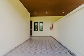 Tropical Pool Villas near Phuket Zoo